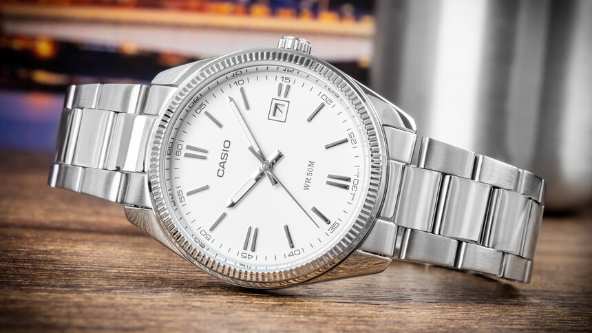 Colores como blanco, negro o azul combinan prácticamente con todo y por eso son los más versátiles.