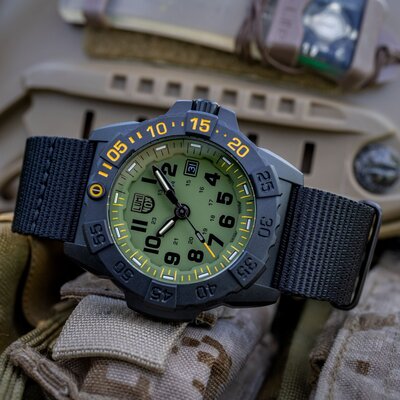 Luminox Navy SEAL XS.3517.NSF.SET Foundation (+ correa de repuesto)