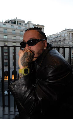 Casio G-Shock Original DWE-5600JB-1A9ER J. Balvin Collaboration (+correa y luneta de repuesto)