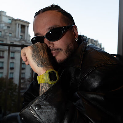 Casio G-Shock Original DWE-5600JB-1A9ER J. Balvin Collaboration (+correa y luneta de repuesto)