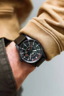 Fortis Flieger F-43 Triple-GMT Automatic COSC Chronometer F4260004 Limited Edition 100pcs (+ correa de repuesto)