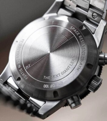 Fortis Novonaut N-42 Automatic Chronograph Amadee-24 F2040016 Limited Edition 100pcs (+ correa de repuesto)