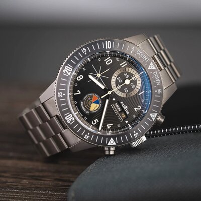 Fortis Novonaut N-42 Automatic Chronograph Amadee-24 F2040016 Limited Edition 100pcs (+ correa de repuesto)