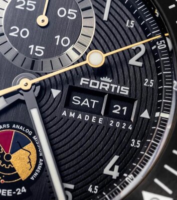 Fortis Novonaut N-42 Automatic Chronograph Amadee-24 F2040016 Limited Edition 100pcs (+ correa de repuesto)