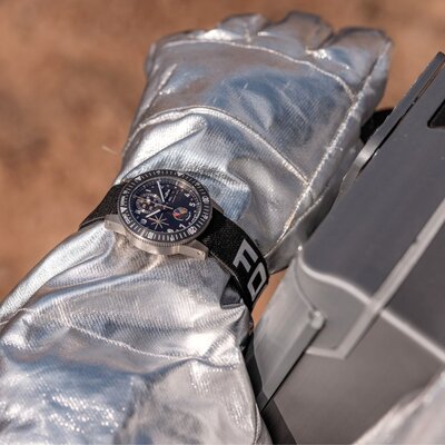 Fortis Novonaut N-42 Automatic Chronograph Amadee-24 F2040016 Limited Edition 100pcs (+ correa de repuesto)